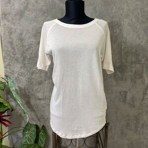 M/F People Peru women’s size XS  White rounded hem Cotton Top